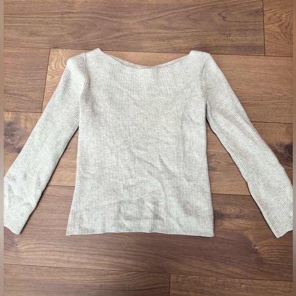 Aritzia Sweater open back - Picture 2 of 5